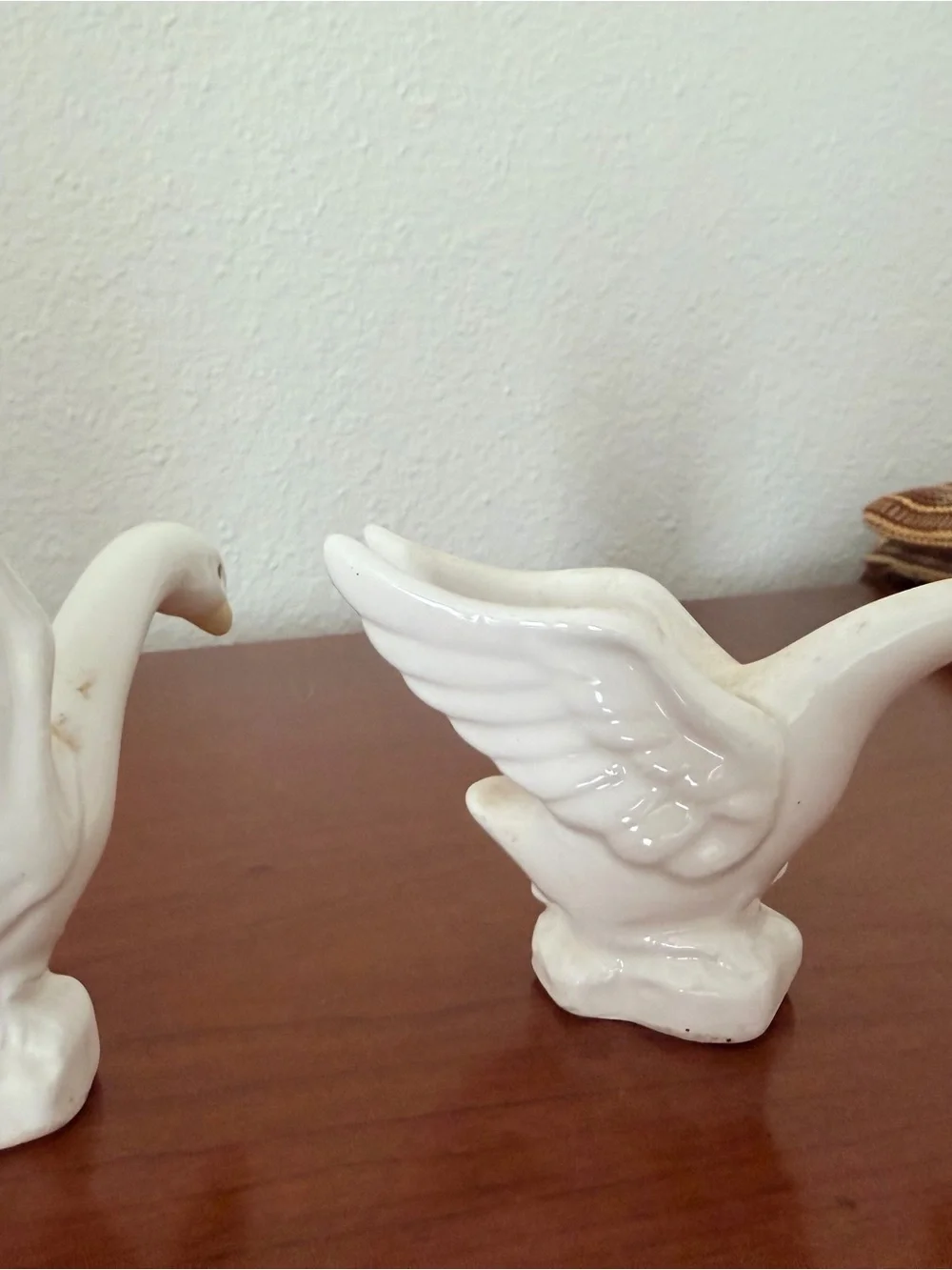 White Ceramic Small Swan Figurine Pair - Decorative Home Accent Mid Century - Picture 6 of 8